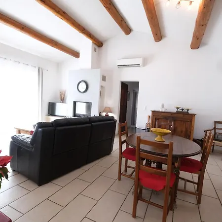 Sorgue Poolside Villa *
