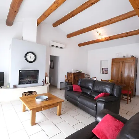 Sorgue Poolside Villa *